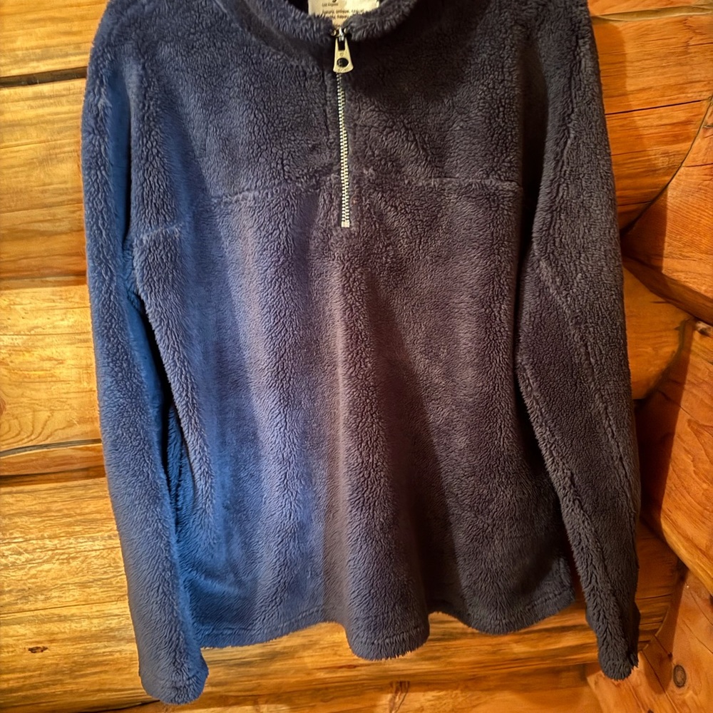 DYLAN BRAND TEDDY BEAR PULL OVER WITH 1/4 ZIP. NAVY BLUE IN EUC.
